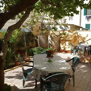 Hibiscus Bed & Breakfast